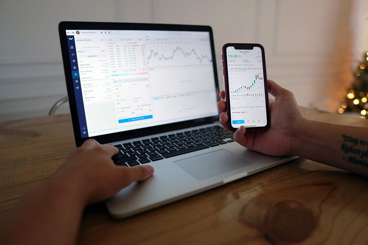 man, computer, stock trading, iphone, hands, finance, day trading, wall street, finances, investor, money, wealth, equit