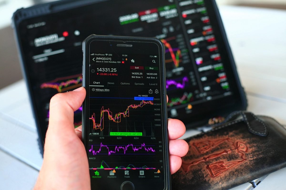 stock market, chart, smartphone, finance, investment, stocks, market, dow, nasdaq, recession, crisis, trading, themis, d