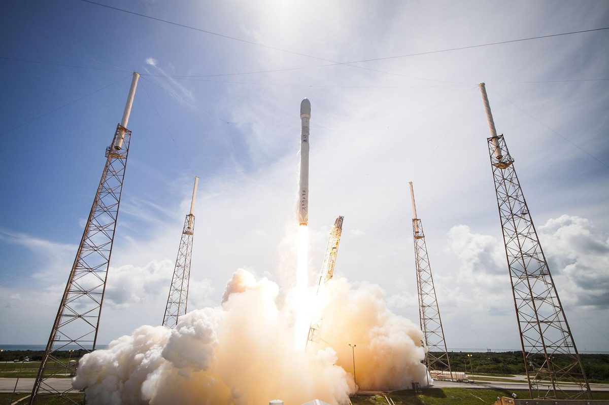 rocket launch, spacex, lift-off, launch, flames, propulsion, space, rocket, speed, vehicle, missile, rocket engine, tran